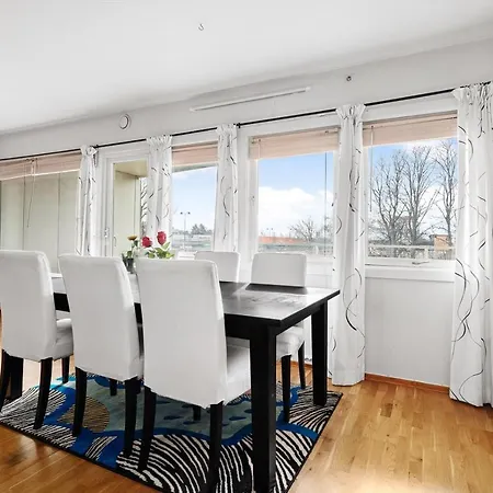 شقة 2 Bedroom Spacious Family Friendly Easy Access To Bus, Shops